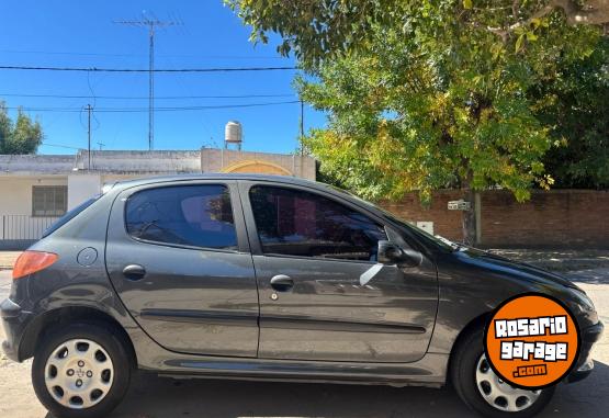 Autos - Peugeot 206 2012 Nafta 127000Km - En Venta