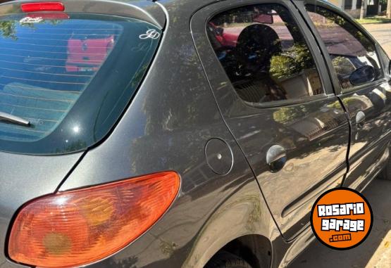 Autos - Peugeot 206 2012 Nafta 127000Km - En Venta