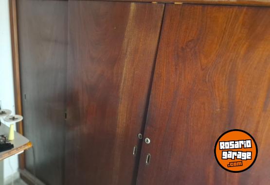 Hogar - ROPERO GRANDE EN MUY BUEN ESTADO - En Venta