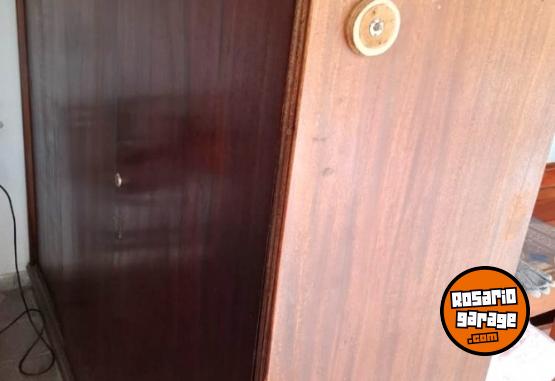 Hogar - ROPERO GRANDE EN MUY BUEN ESTADO - En Venta