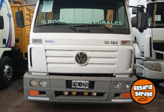 Camiones y Gr�as - VOLKSWAGEN 13.180 - A�O 2005 - TANQUE CHASIS 18m3 - - En Venta