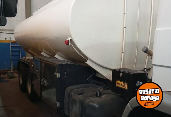 Camiones y Gr�as - VOLKSWAGEN 13.180 - A�O 2005 - TANQUE CHASIS 18m3 - - En Venta