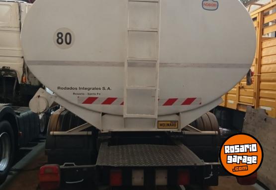 Camiones y Gr�as - VOLKSWAGEN 13.180 - A�O 2005 - TANQUE CHASIS 18m3 - - En Venta