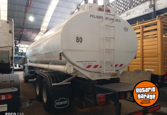 Camiones y Gr�as - VOLKSWAGEN 13.180 - A�O 2005 - TANQUE CHASIS 18m3 - - En Venta