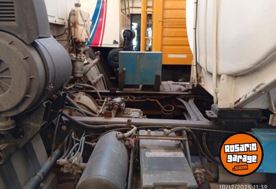 Camiones y Gr�as - VOLKSWAGEN 13.180 - A�O 2005 - TANQUE CHASIS 18m3 - - En Venta