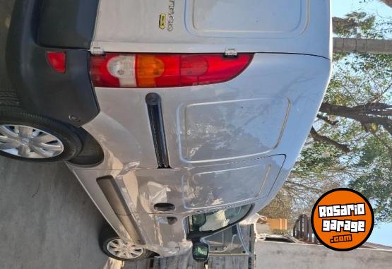 Utilitarios - Renault Kangoo 2017 GNC 103000Km - En Venta