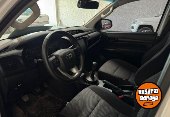 Camionetas - Toyota Hilux 4X4 DC DX 2.4 TDI 2022 Diesel 60000Km - En Venta