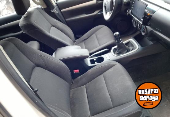 Camionetas - Toyota Hilux srv 2019 Diesel 160000Km - En Venta