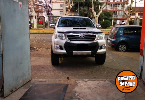Utilitarios - Toyota Hilux 4x4 sr 2014 Diesel 240000Km - En Venta
