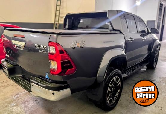 Camionetas - Toyota HILUX DC SRX 2.8 TDI 2025 Diesel 10400Km - En Venta