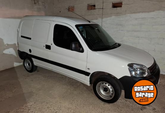 Utilitarios - Peugeot Partner 2024 Diesel 17000Km - En Venta