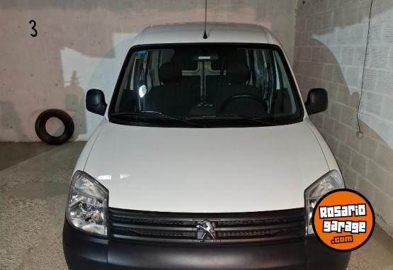 Utilitarios - Peugeot Partner 2024 Diesel 17000Km - En Venta