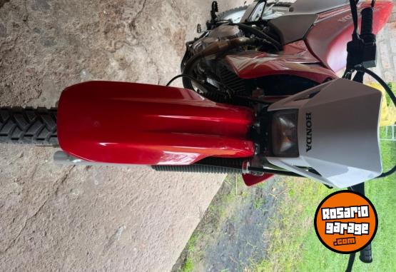 Motos - Honda Tornado 2023 Nafta 3300Km - En Venta