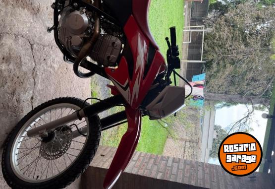 Motos - Honda Tornado 2023 Nafta 3300Km - En Venta