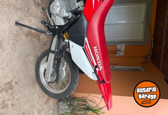 Motos - Honda Tornado 2023 Nafta 3300Km - En Venta