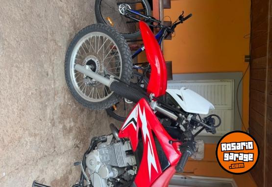 Motos - Honda Tornado 2023 Nafta 3300Km - En Venta