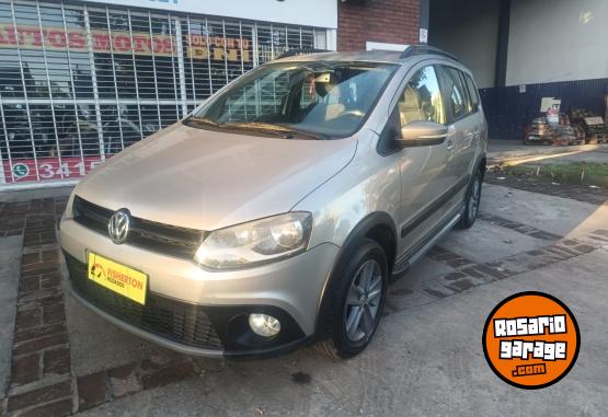 Autos - Volkswagen SURAN CROSS Highland 2012 Nafta 150000Km - En Venta