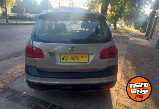 Autos - Volkswagen SURAN CROSS Highland 2012 Nafta 150000Km - En Venta