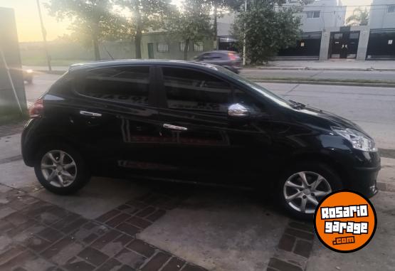 Autos - Peugeot 208 ALLURE 2015 Nafta 46000Km - En Venta