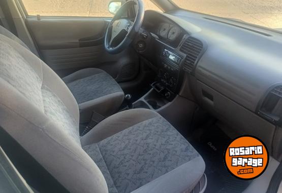Autos - Chevrolet ZAFIRA  GL 2004 Nafta 111111Km - En Venta