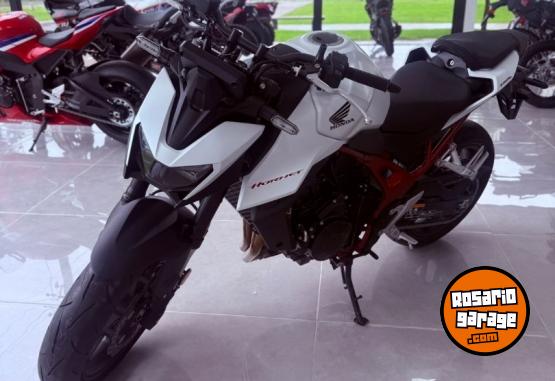 Motos - Honda CB 750 HORNET 2025 Nafta 0Km - En Venta