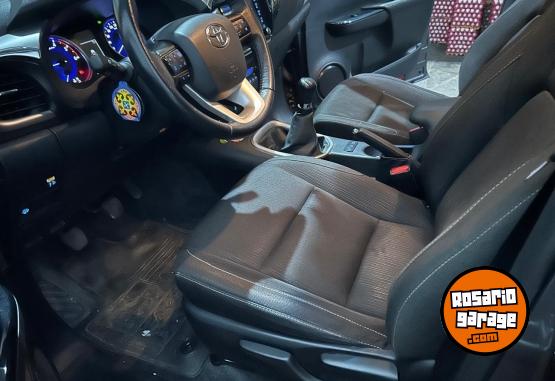 Camionetas - Toyota Hilux 2019 Diesel 83000Km - En Venta