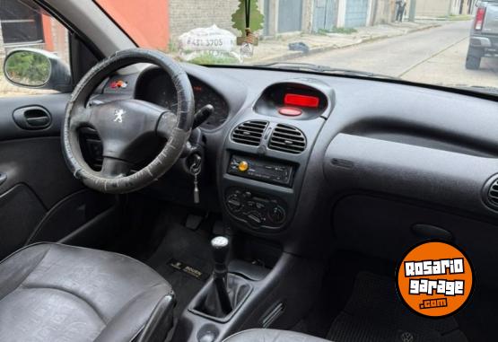 Autos - Peugeot 206 2004 Nafta 111111Km - En Venta