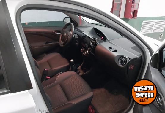 Autos - Toyota Etios 2022 Nafta 21000Km - En Venta