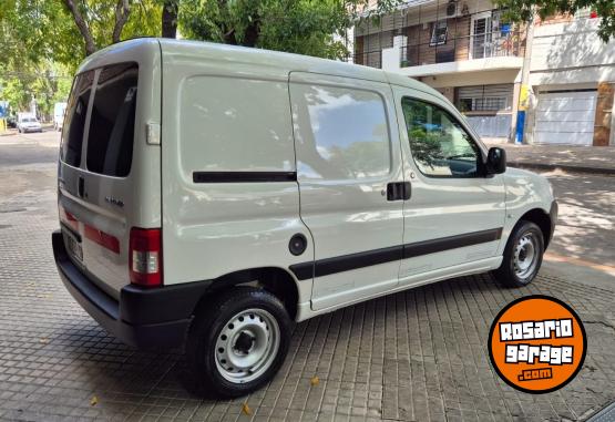 Utilitarios - Peugeot Partner hdi 1ra mano perm 2021 Diesel 130000Km - En Venta