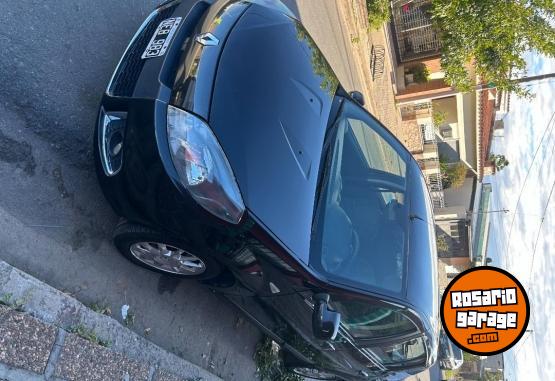 Autos - Renault Sandero Privilege Nav 2013 Nafta 140000Km - En Venta