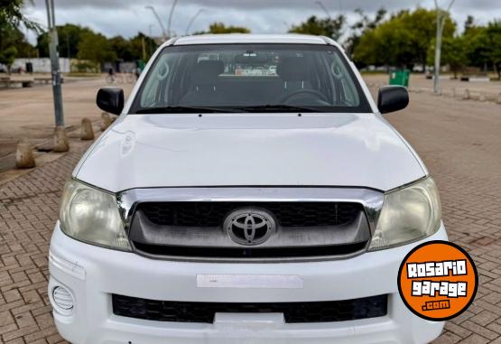 Camionetas - Toyota HILUX DX PACK 2.5 TD 2010 Diesel 200000Km - En Venta