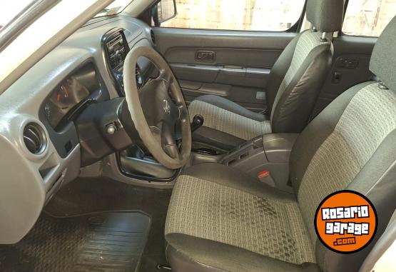 Utilitarios - Nissan NP 300 2012 Diesel 180000Km - En Venta