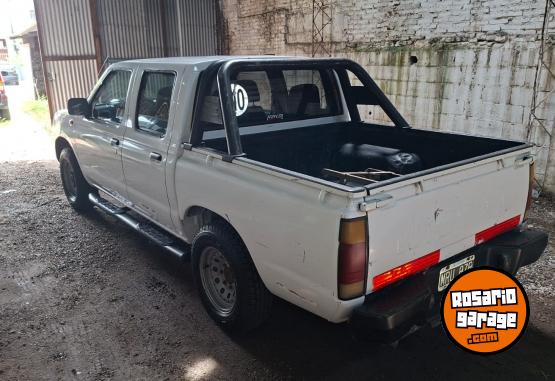 Utilitarios - Nissan NP 300 2012 Diesel 180000Km - En Venta