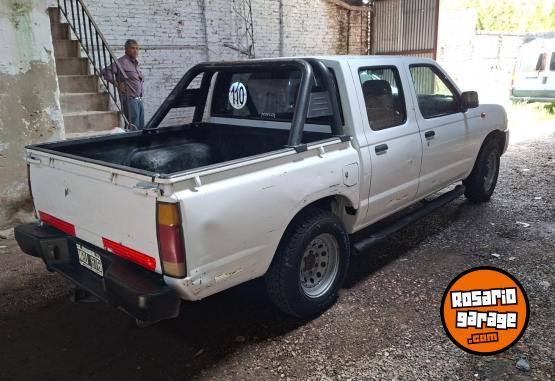 Utilitarios - Nissan NP 300 2012 Diesel 180000Km - En Venta