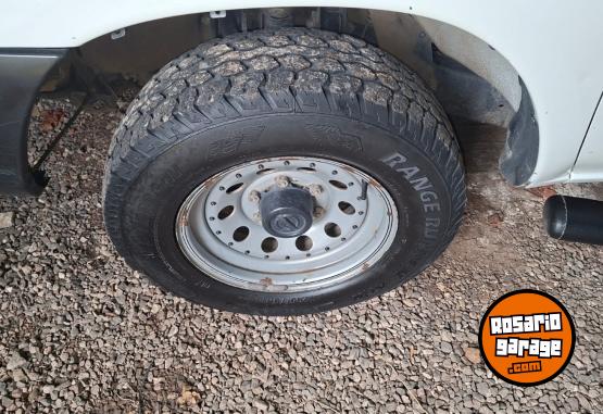 Utilitarios - Nissan NP 300 2012 Diesel 180000Km - En Venta