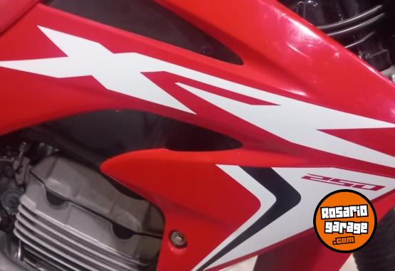 Motos - Honda Tornado 2018 Nafta 16000Km - En Venta