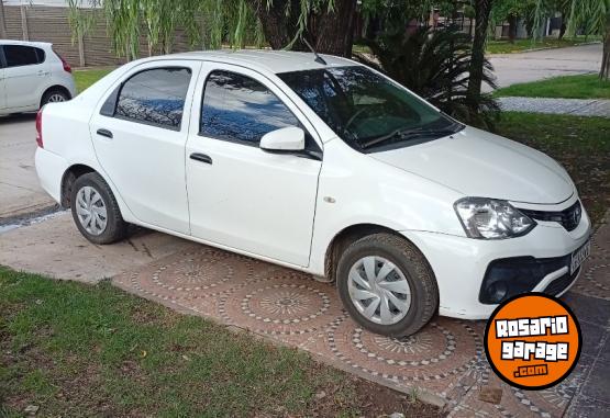 Autos - Toyota Etios 2017 GNC 70600Km - En Venta