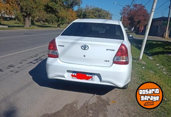 Autos - Toyota Etios 2017 GNC 71350Km - En Venta