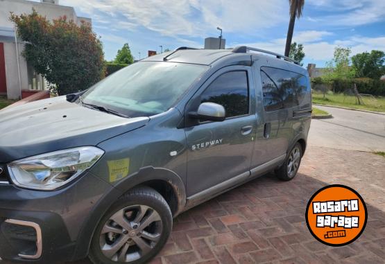 Utilitarios - Renault Kangoo stepway 2022 Diesel 110000Km - En Venta