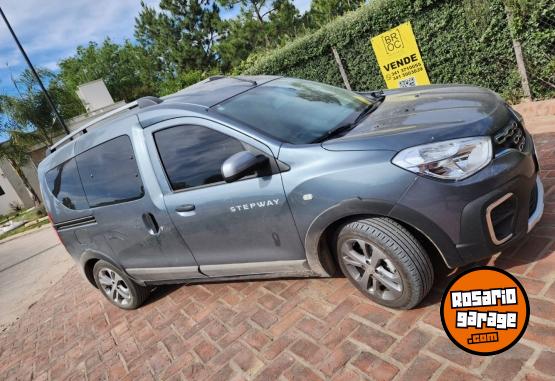 Utilitarios - Renault Kangoo stepway 2022 Diesel 110000Km - En Venta