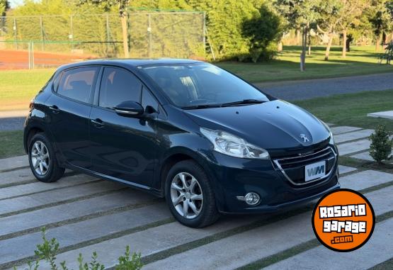 Autos - Peugeot 208 Allure Touchscreen 2015 Nafta 100000Km - En Venta