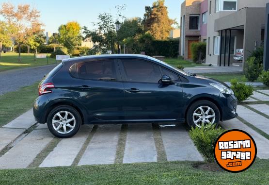 Autos - Peugeot 208 Allure Touchscreen 2015 Nafta 100000Km - En Venta