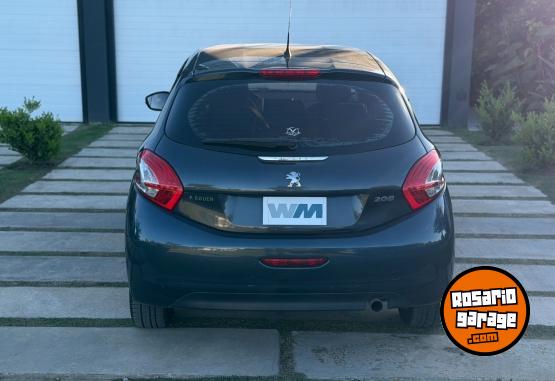Autos - Peugeot 208 Allure Touchscreen 2015 Nafta 100000Km - En Venta