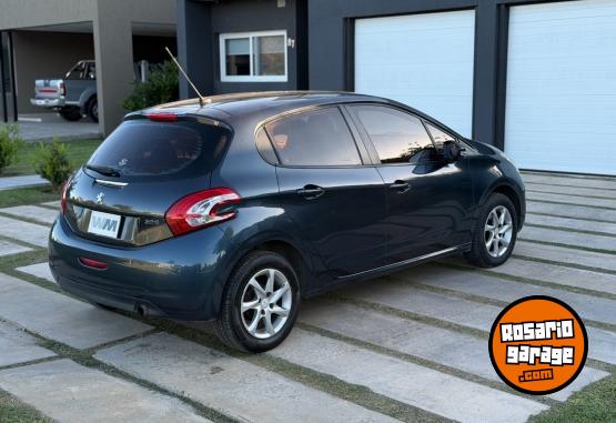 Autos - Peugeot 208 Allure Touchscreen 2015 Nafta 100000Km - En Venta