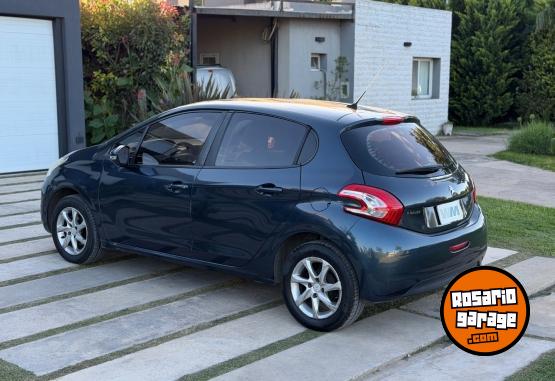 Autos - Peugeot 208 Allure Touchscreen 2015 Nafta 100000Km - En Venta