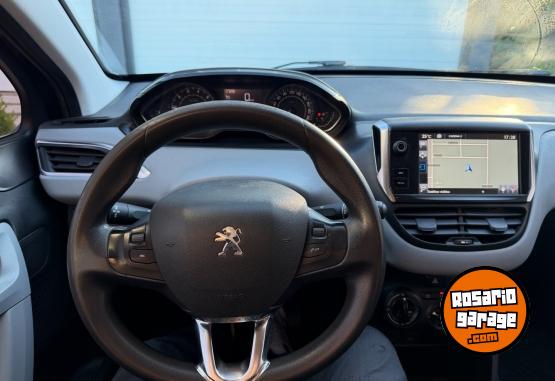 Autos - Peugeot 208 Allure Touchscreen 2015 Nafta 100000Km - En Venta