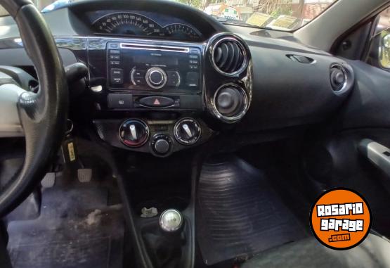 Autos - Toyota ETIOS XLS 2014 Nafta 133000Km - En Venta
