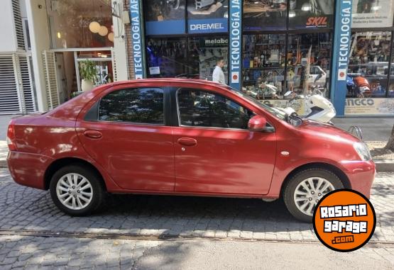 Autos - Toyota ETIOS XLS 2014 Nafta 133000Km - En Venta