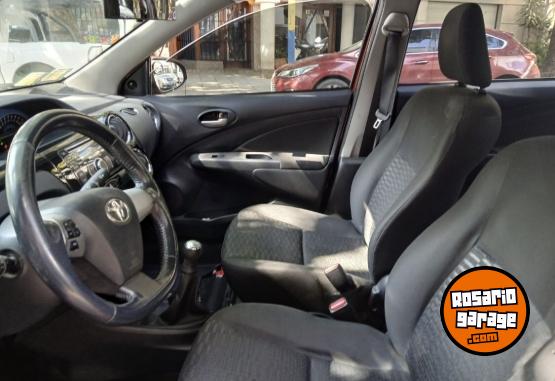 Autos - Toyota ETIOS XLS 2014 Nafta 133000Km - En Venta