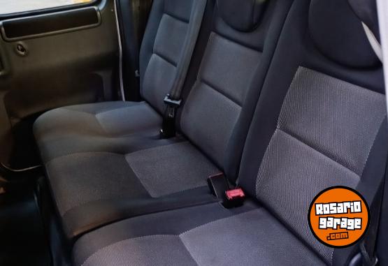 Utilitarios - Peugeot Partner Patagonica HDI 2010 Diesel 220000Km - En Venta